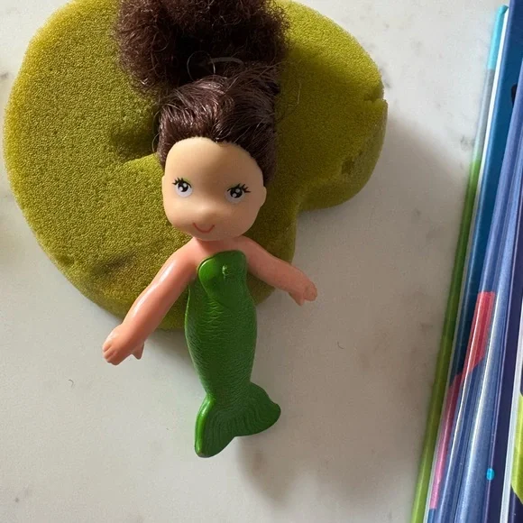 1979 Sea Wees Doll Set with Pink and Green Tails - Picture 3 of 7